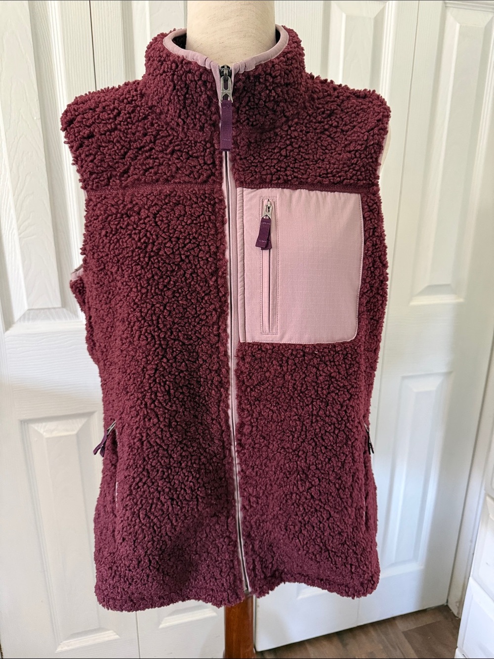 Orvis Women’s Burgundy Sherpa Fleece Vest Sz L